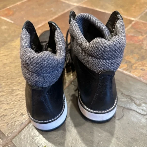 Wolverine Black Leather Men's Hiking Boots. Used only couple of times. - Picture 4 of 6